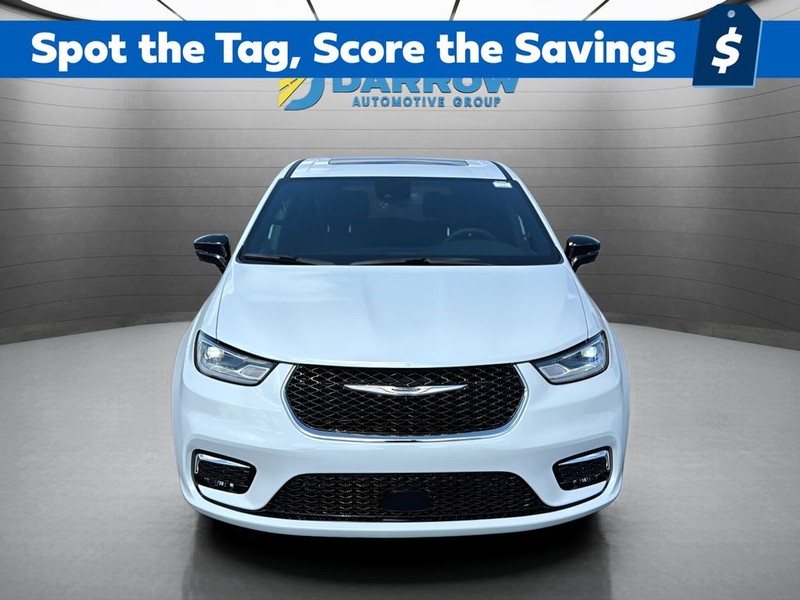 Chrysler Pacifica Vehicle Full-screen Gallery Image 8