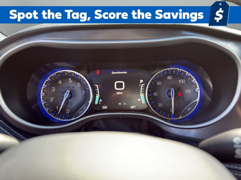 Chrysler Pacifica Vehicle Full-screen Gallery Image 13