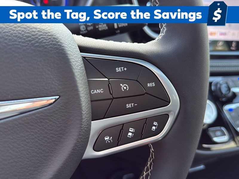 Chrysler Pacifica Vehicle Full-screen Gallery Image 18