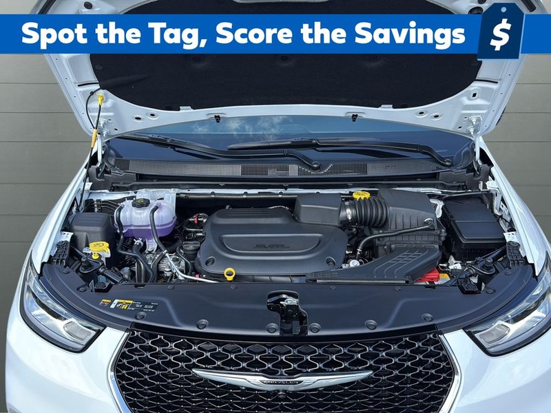 Chrysler Pacifica Vehicle Full-screen Gallery Image 19