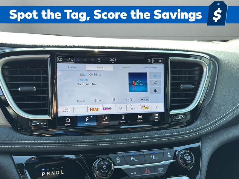 Chrysler Pacifica Vehicle Full-screen Gallery Image 20