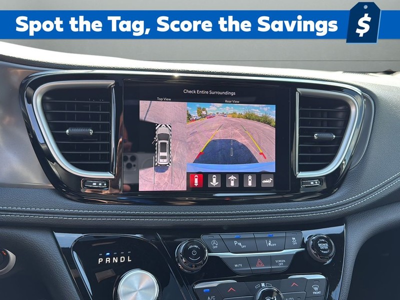 Chrysler Pacifica Vehicle Full-screen Gallery Image 21