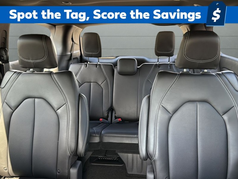 Chrysler Pacifica Vehicle Full-screen Gallery Image 26