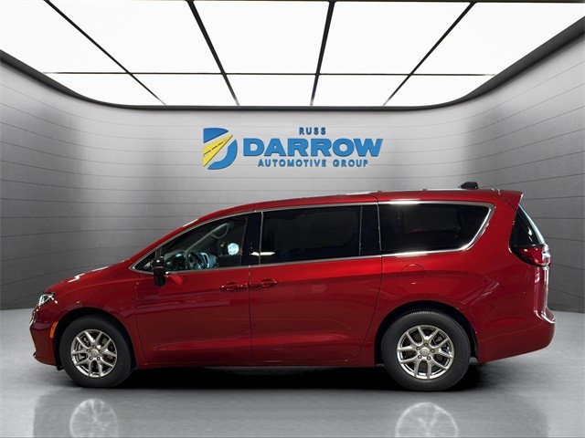 Chrysler Pacifica Vehicle Full-screen Gallery Image 2