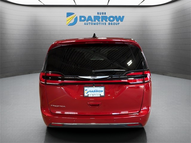 Chrysler Pacifica Vehicle Full-screen Gallery Image 4