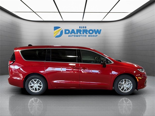 Chrysler Pacifica Vehicle Full-screen Gallery Image 6