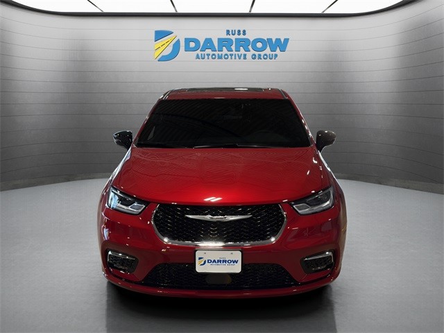 Chrysler Pacifica Vehicle Full-screen Gallery Image 8