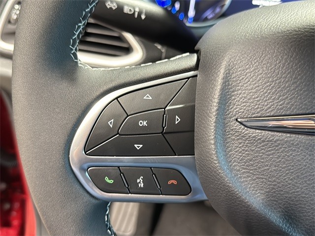 Chrysler Pacifica Vehicle Full-screen Gallery Image 9