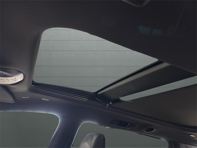 Chrysler Pacifica Vehicle Full-screen Gallery Image 16