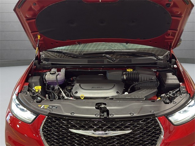 Chrysler Pacifica Vehicle Full-screen Gallery Image 19