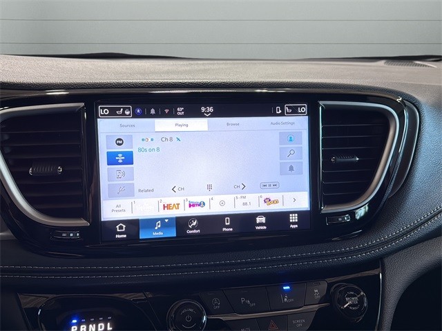 Chrysler Pacifica Vehicle Full-screen Gallery Image 20