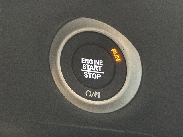 Chrysler Pacifica Vehicle Full-screen Gallery Image 23