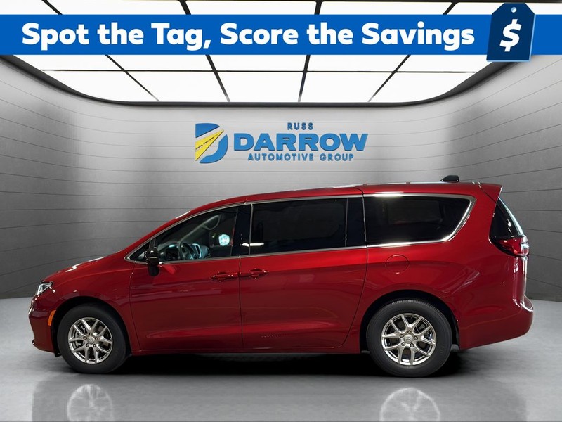 Chrysler Pacifica Vehicle Full-screen Gallery Image 2