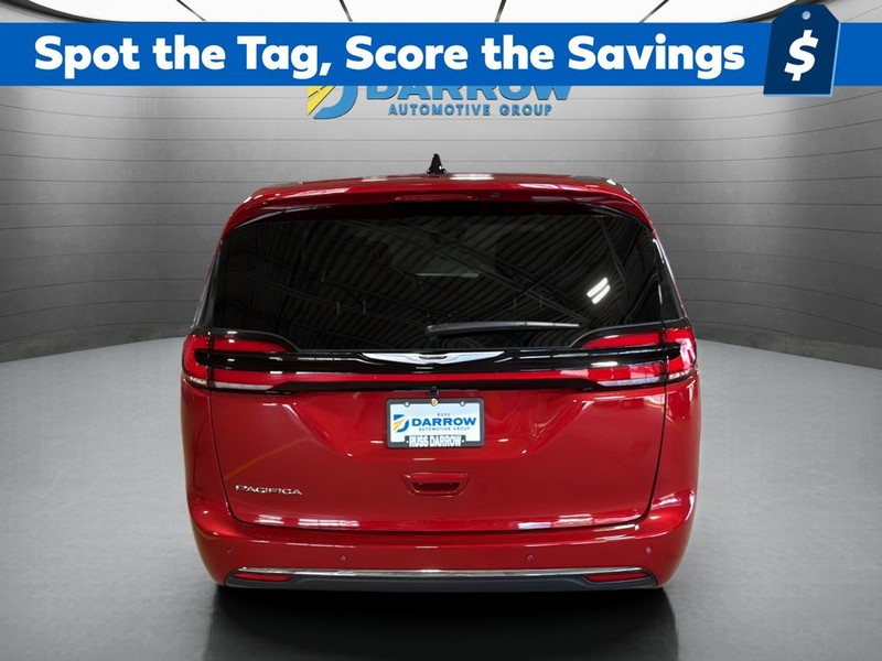 Chrysler Pacifica Vehicle Full-screen Gallery Image 4