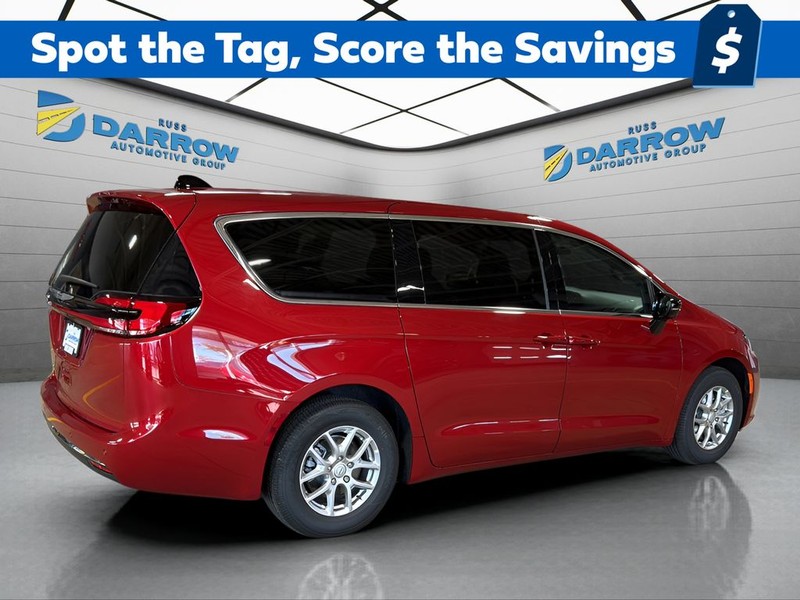 Chrysler Pacifica Vehicle Full-screen Gallery Image 5