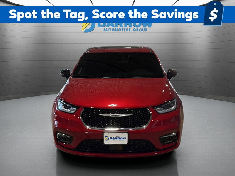 Chrysler Pacifica Vehicle Full-screen Gallery Image 8