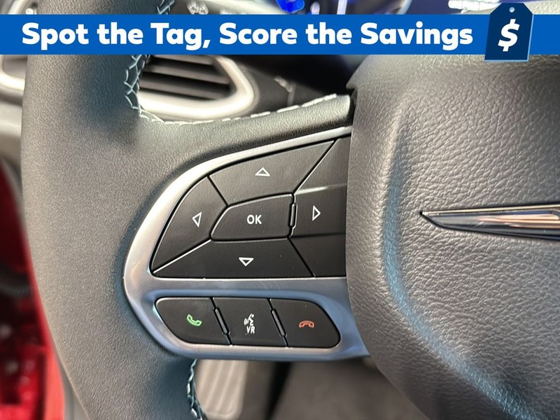 Chrysler Pacifica Vehicle Full-screen Gallery Image 9