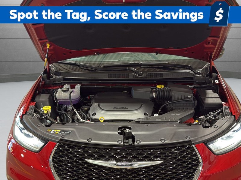 Chrysler Pacifica Vehicle Full-screen Gallery Image 19