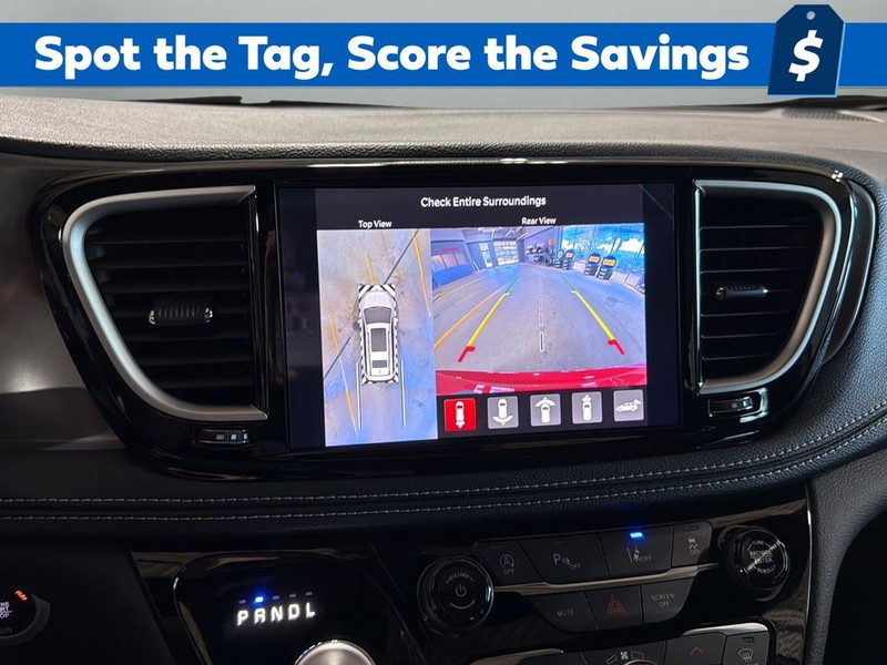 Chrysler Pacifica Vehicle Full-screen Gallery Image 21