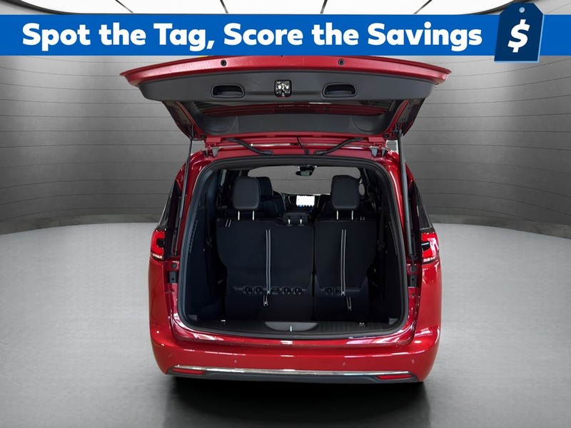 Chrysler Pacifica Vehicle Full-screen Gallery Image 24