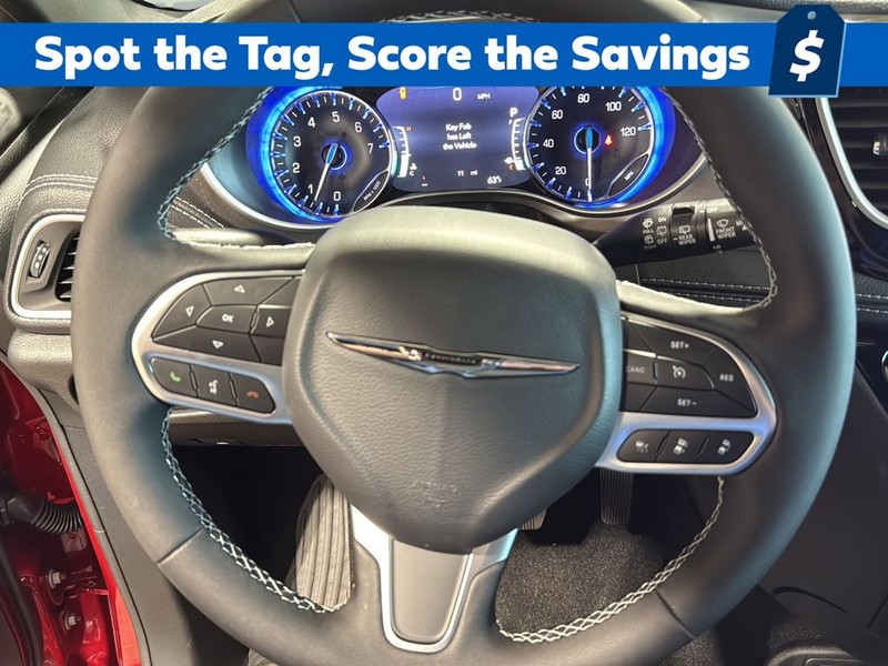 Chrysler Pacifica Vehicle Full-screen Gallery Image 25