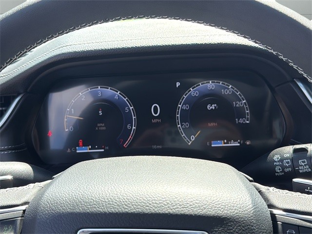 Jeep Grand Cherokee L Vehicle Full-screen Gallery Image 13