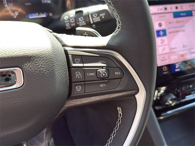 Jeep Grand Cherokee L Vehicle Full-screen Gallery Image 19