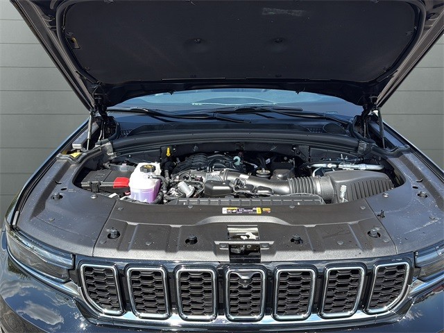 Jeep Grand Cherokee L Vehicle Full-screen Gallery Image 20