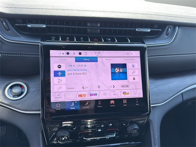 Jeep Grand Cherokee L Vehicle Full-screen Gallery Image 21