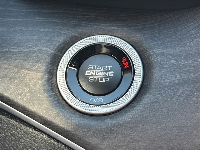 Jeep Grand Cherokee L Vehicle Full-screen Gallery Image 24