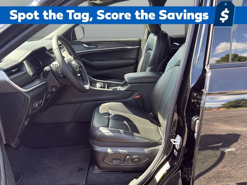 Jeep Grand Cherokee L Vehicle Full-screen Gallery Image 10