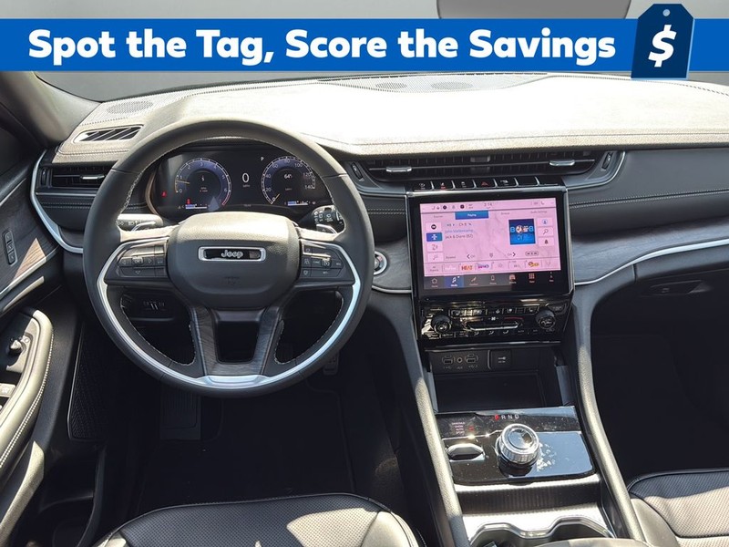 Jeep Grand Cherokee L Vehicle Full-screen Gallery Image 12