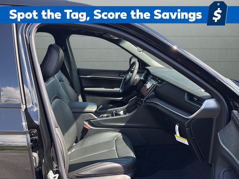 Jeep Grand Cherokee L Vehicle Full-screen Gallery Image 15