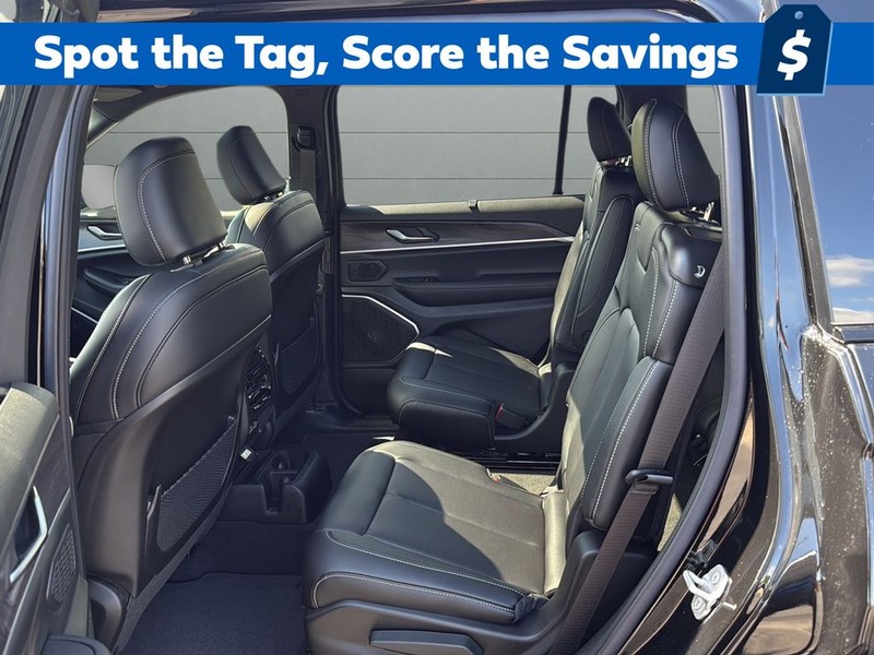 Jeep Grand Cherokee L Vehicle Full-screen Gallery Image 17