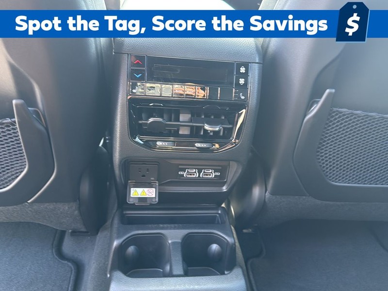 Jeep Grand Cherokee L Vehicle Full-screen Gallery Image 18