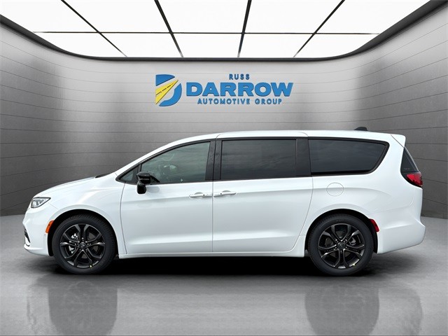 Chrysler Pacifica Vehicle Full-screen Gallery Image 2