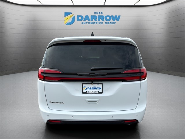 Chrysler Pacifica Vehicle Full-screen Gallery Image 4