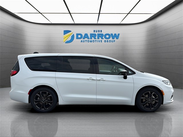 Chrysler Pacifica Vehicle Full-screen Gallery Image 6