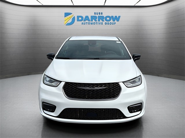 Chrysler Pacifica Vehicle Full-screen Gallery Image 8