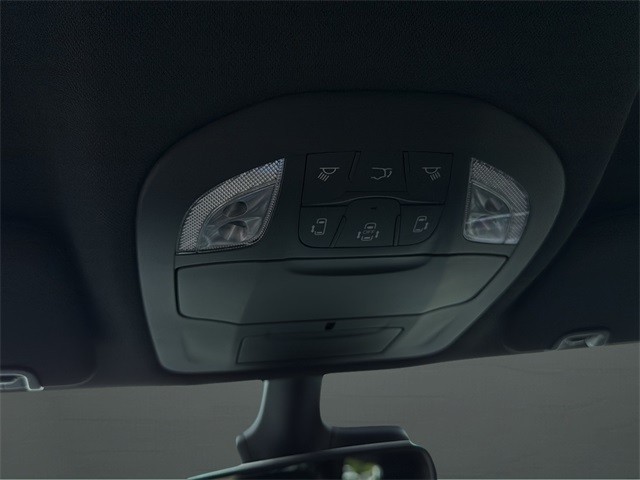 Chrysler Pacifica Vehicle Full-screen Gallery Image 21