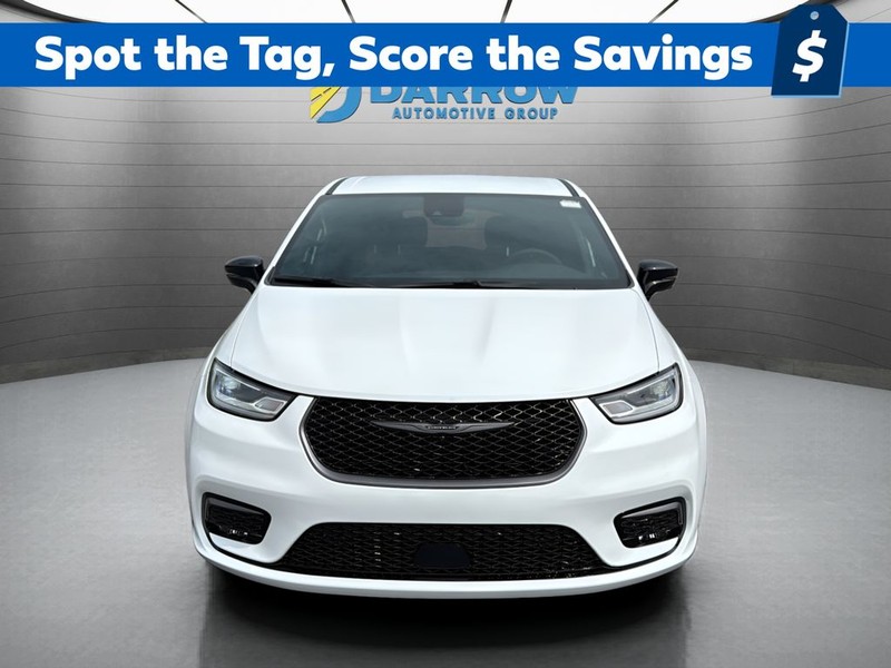 Chrysler Pacifica Vehicle Full-screen Gallery Image 8