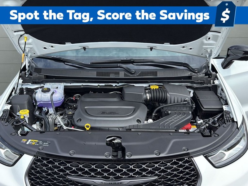 Chrysler Pacifica Vehicle Full-screen Gallery Image 18