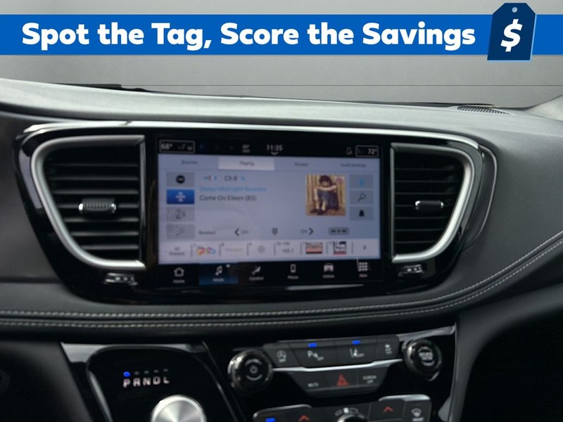 Chrysler Pacifica Vehicle Full-screen Gallery Image 19