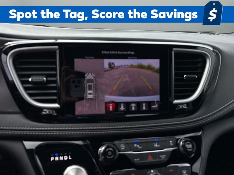 Chrysler Pacifica Vehicle Full-screen Gallery Image 20