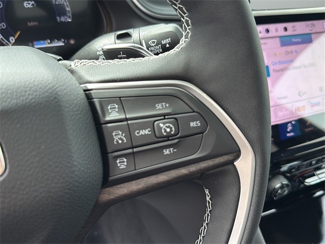 Jeep Grand Cherokee L Vehicle Full-screen Gallery Image 19