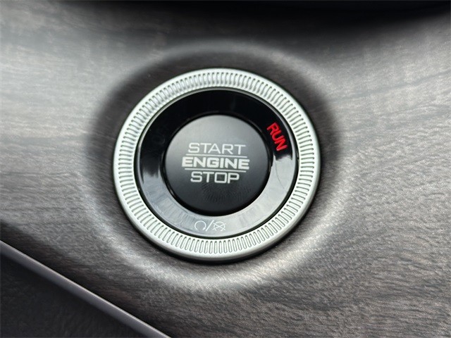 Jeep Grand Cherokee L Vehicle Full-screen Gallery Image 24