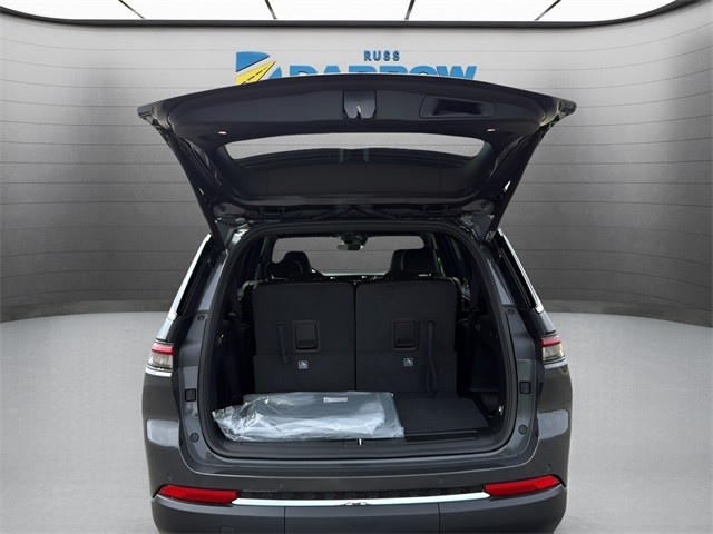 Jeep Grand Cherokee L Vehicle Full-screen Gallery Image 25