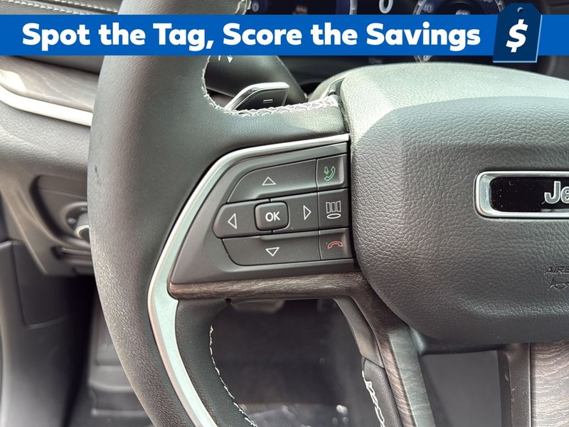 Jeep Grand Cherokee L Vehicle Full-screen Gallery Image 9