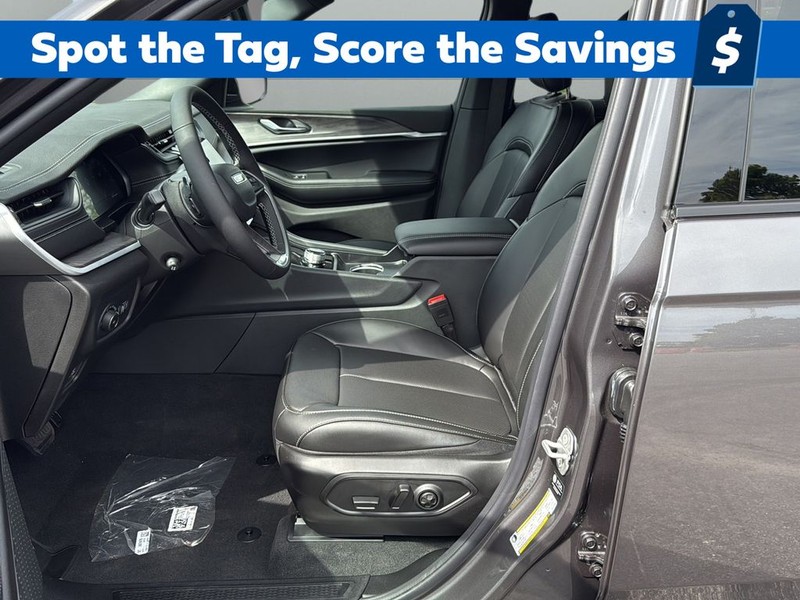 Jeep Grand Cherokee L Vehicle Full-screen Gallery Image 10