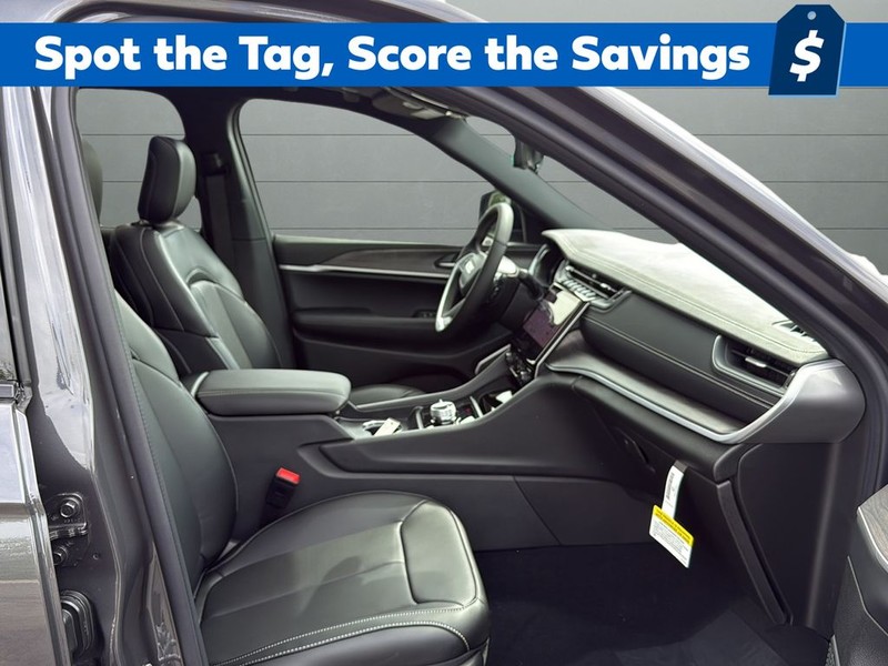 Jeep Grand Cherokee L Vehicle Full-screen Gallery Image 15